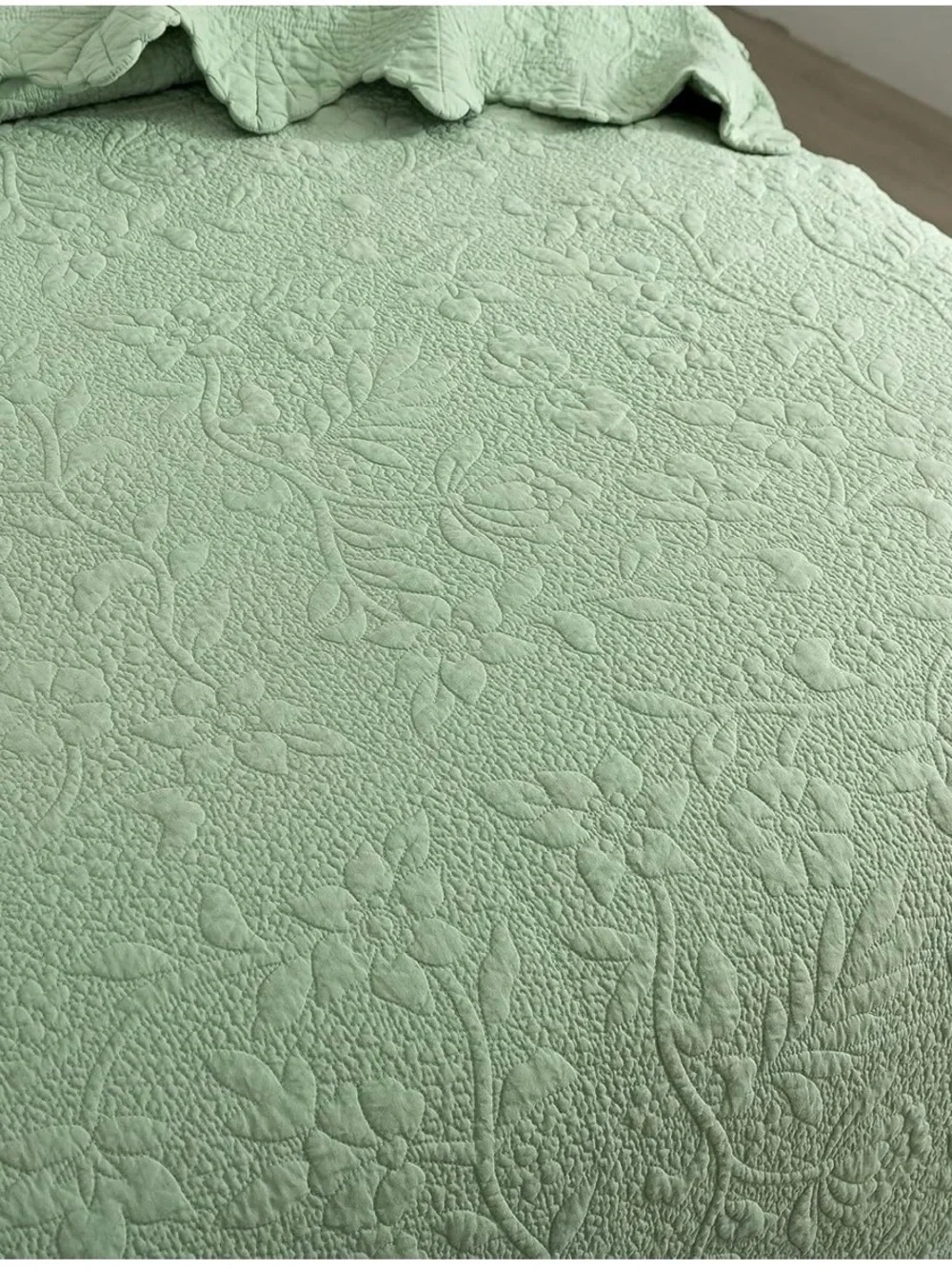 Sage Green king 3 piece Quilted Bedspread Set - Elegant Scalloped Edge